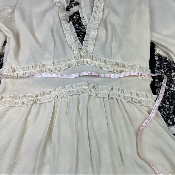 Deep V-neck Fit&Flare Dress (NWOT) Meduim - Picture 7 of 12